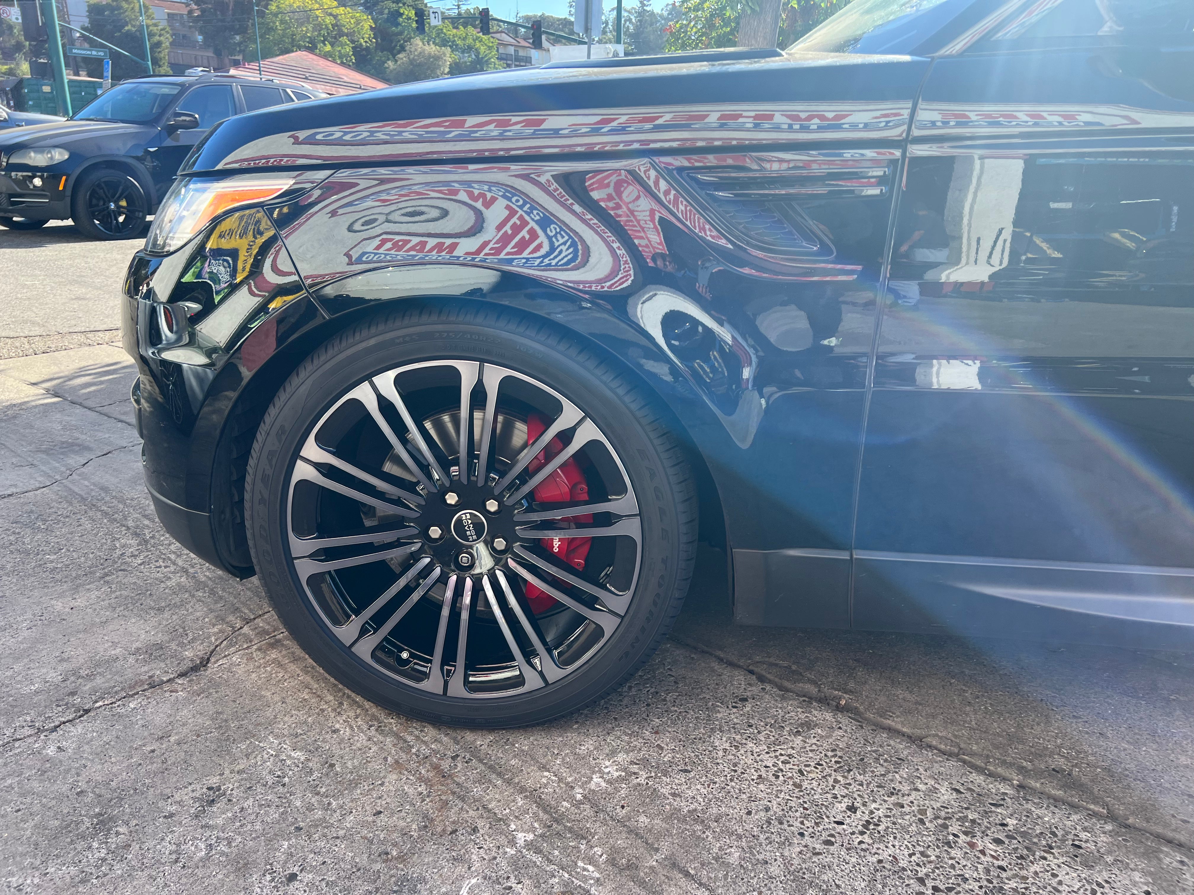 22-inch black clear alloy wheels by OE Style Wheels for Range Rover Defender, Discovery, LR3, LR4, HSE, Sport, SVR, and Supercharged models
