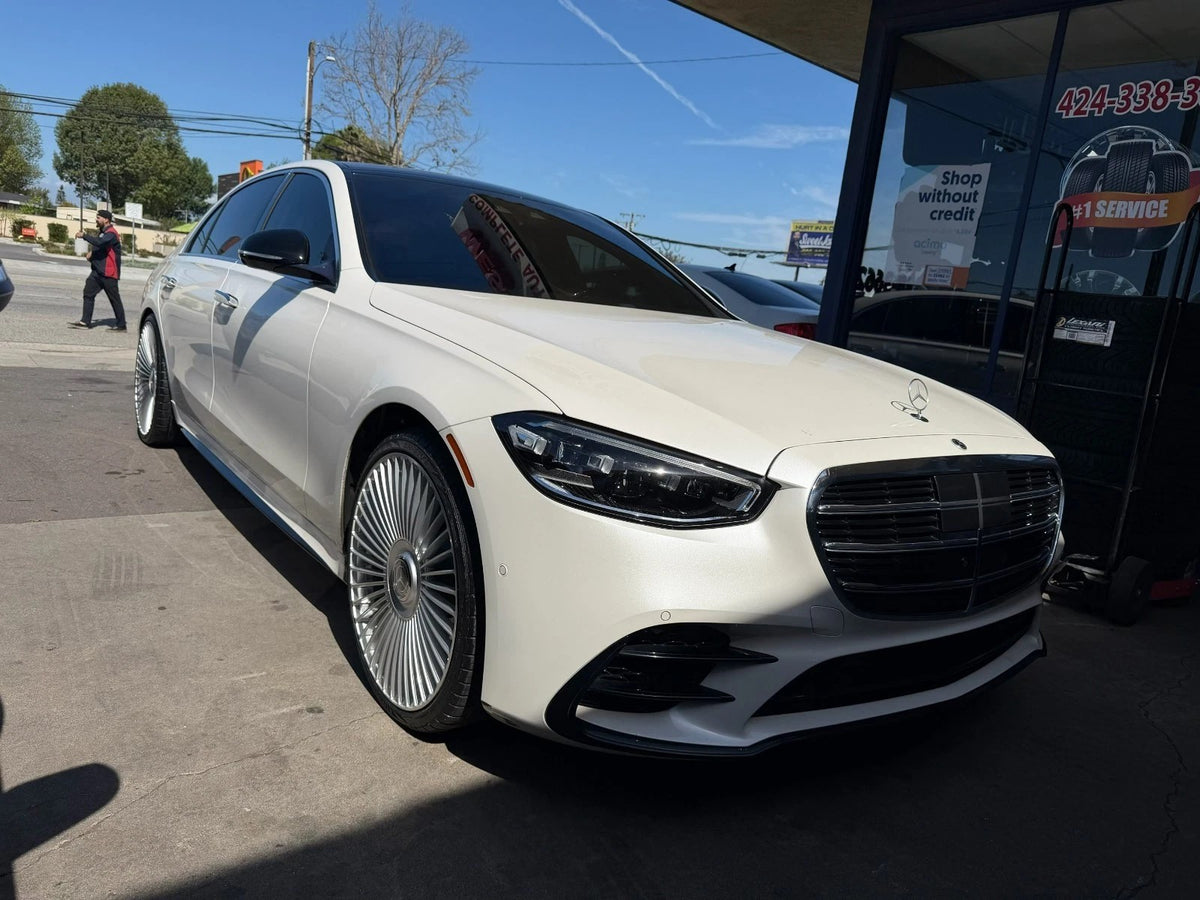 Silver 22-inch OE Style Wheels with multiple spokes for Mercedes CLS, S, GLE, GLS, showcasing sleek machined finish.