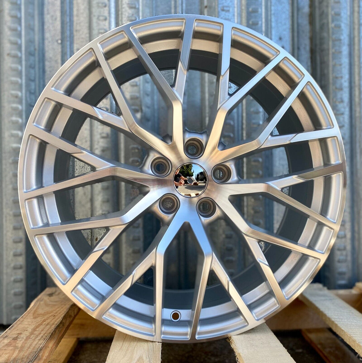 Set of four 20-inch silver R8 style alloy wheels for Audi A3, S3, A4, S4, A5, S5, A6, S6, A7, S7, A8, S8, Q5, SQ5, RS5, RS