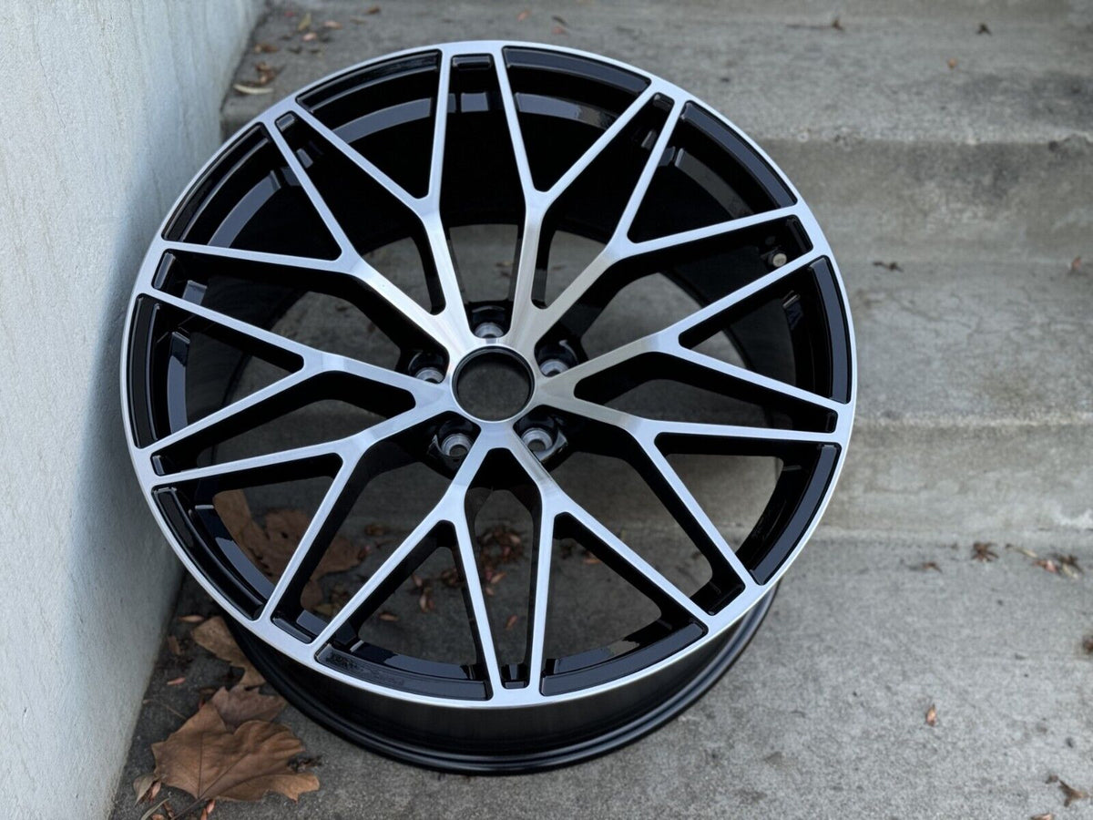 Black machined 21-inch RS Spyder style wheels from OE Style Wheels fitted on a Porsche Macan.