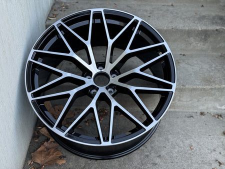 Black machined 21-inch RS Spyder style wheels from OE Style Wheels fitted on a Porsche Macan.