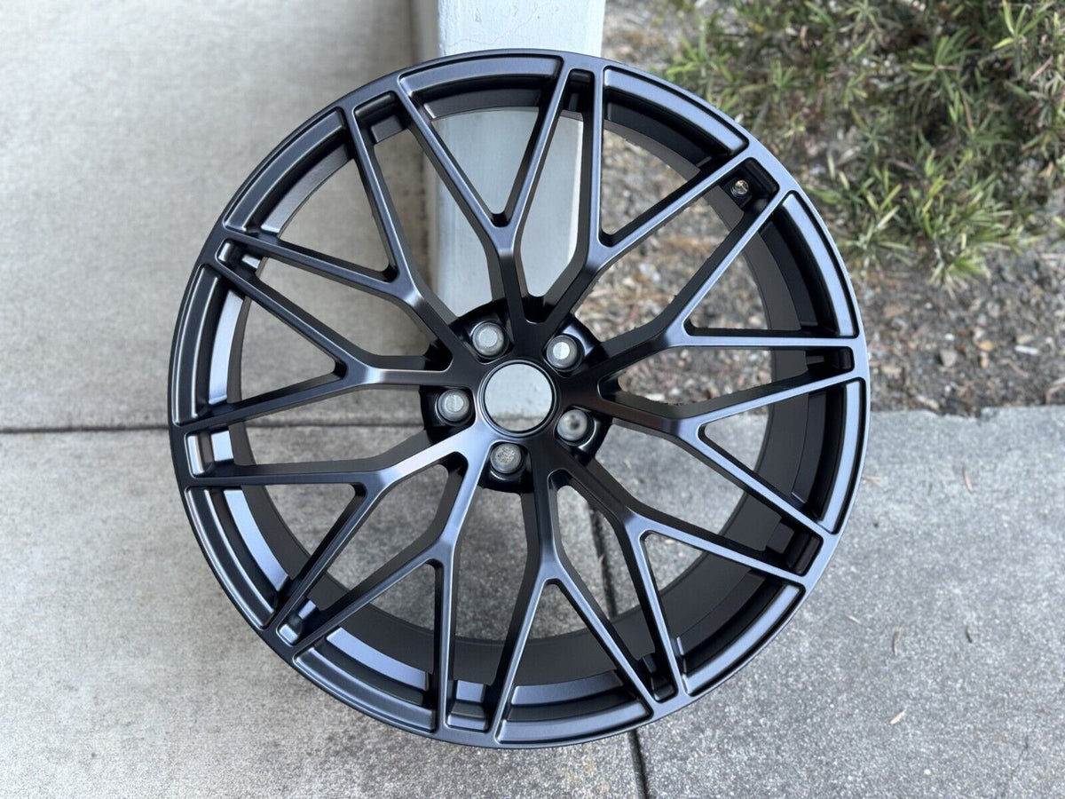 21-inch RS Spyder style matte black wheels from OE Style Wheels fitted on a Porsche Macan, showing their sleek design and finish.
