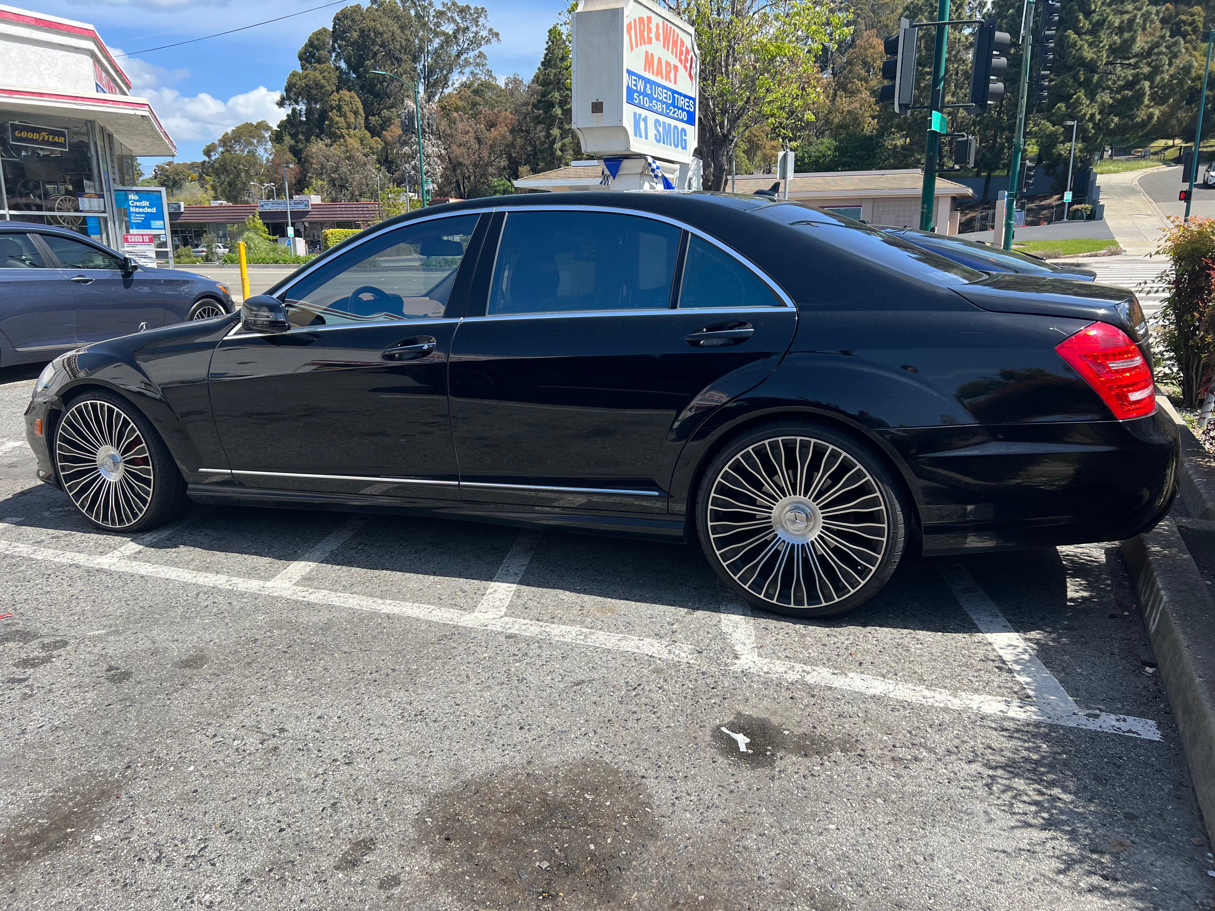 22-inch Maybach style black machined wheels for Mercedes CLS, S, GLE, GLS, AMG by OE Style Wheels, automotive rims and wheels.
