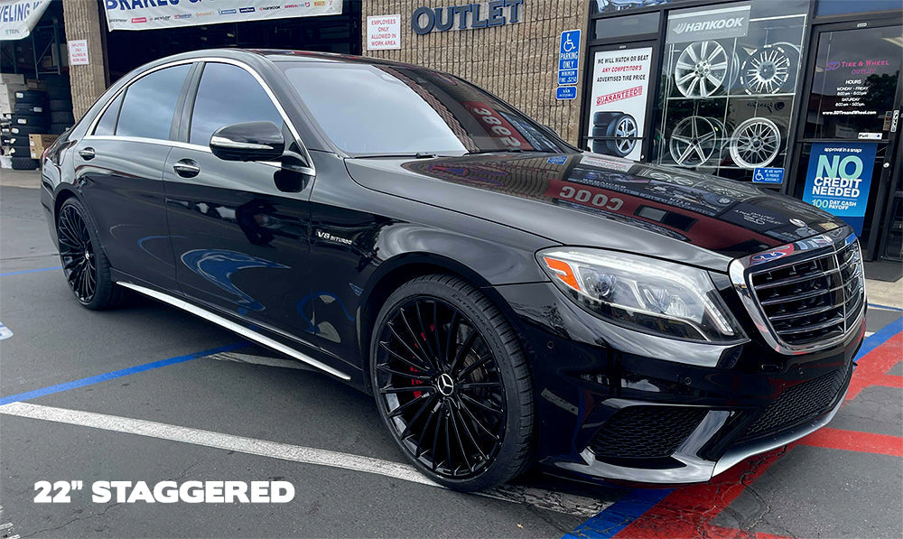 20-inch AMG style gloss black wheels by OE Style Wheels on Mercedes-Benz models, showcasing sleek automotive rims and design.