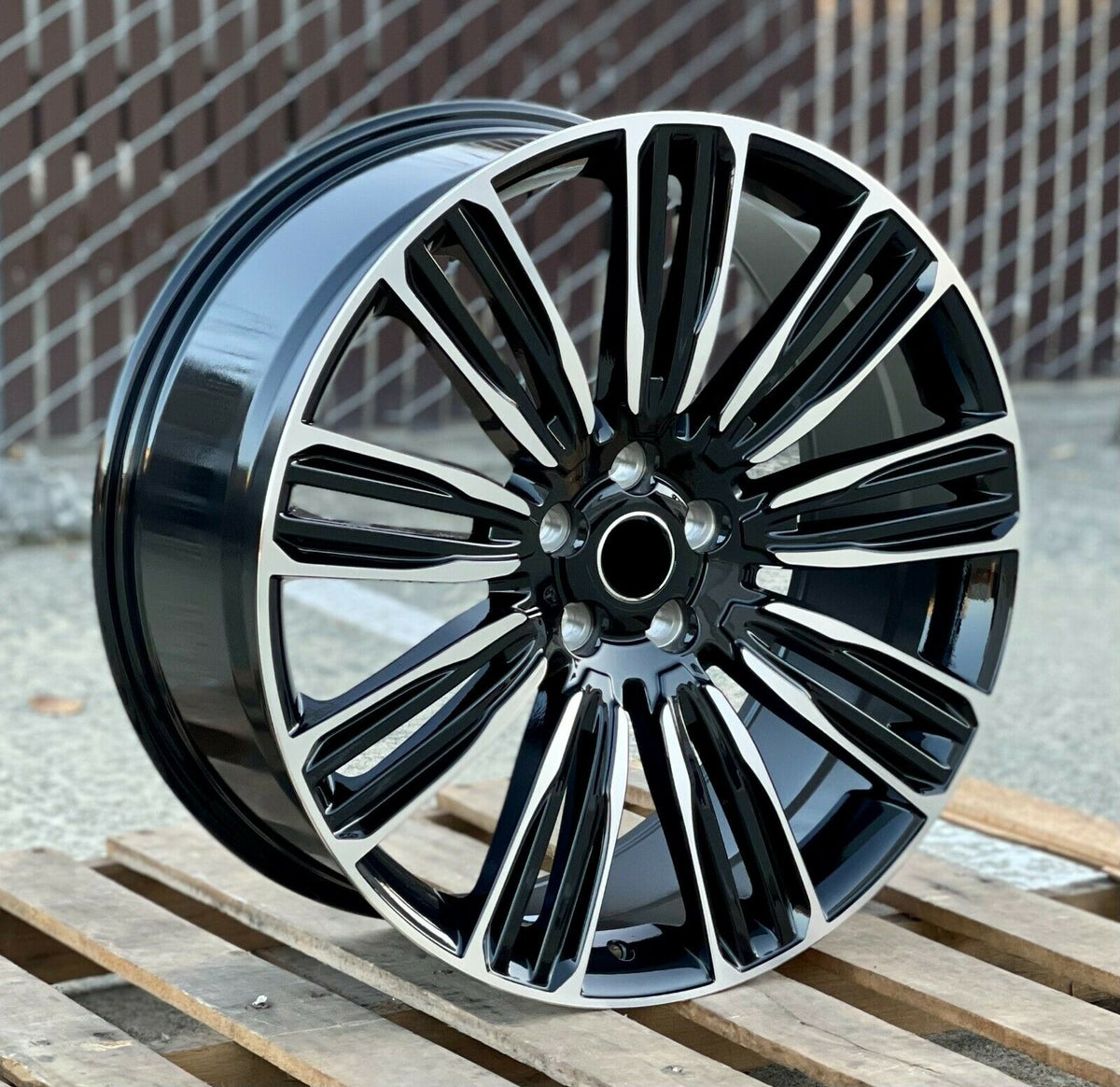 22-inch OE Style Wheels dynamic black machined rims for Range Rover Evoque S SE and Velar S SE, showcasing sleek automotive wheel design.
