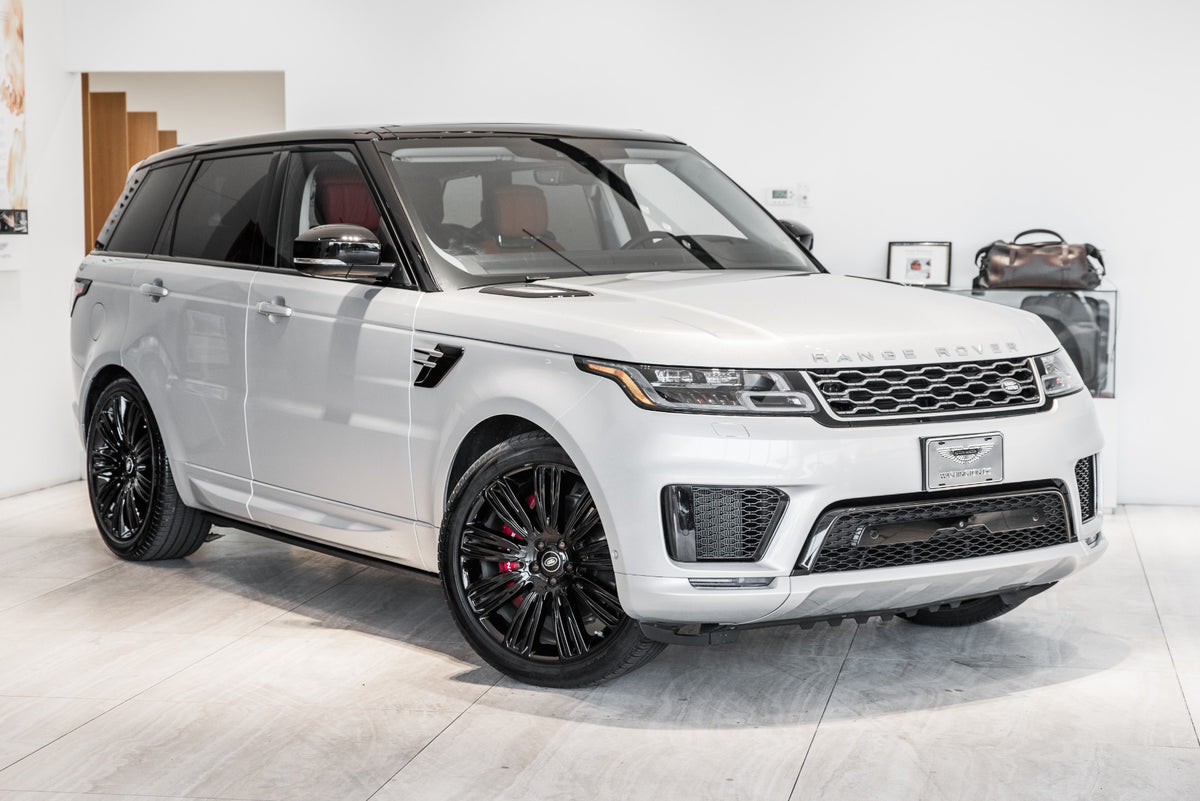 Set of four OE Style Wheels 22-inch gloss black automotive rims for Range Rover Defender, Discovery, LR3, LR4, and more.
