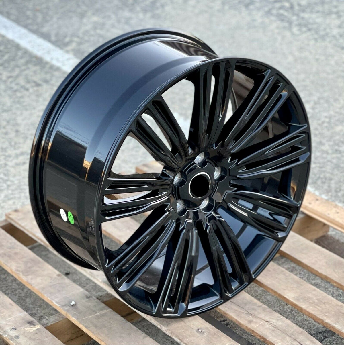 22-inch OE Style Wheels in gloss black, designed for Range Rover Evoque and Velar models, showcasing sleek automotive rims.