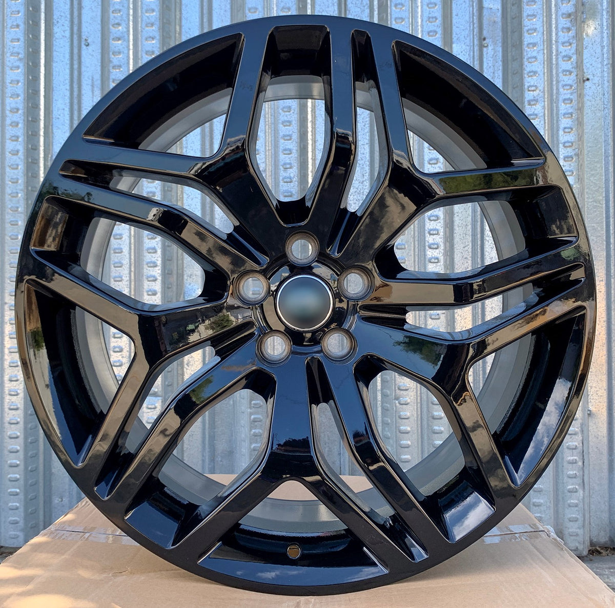 OE Style Wheels 22-inch gloss black sport style rims for Range Rover Evoque S SE and Velar S SE vehicles.