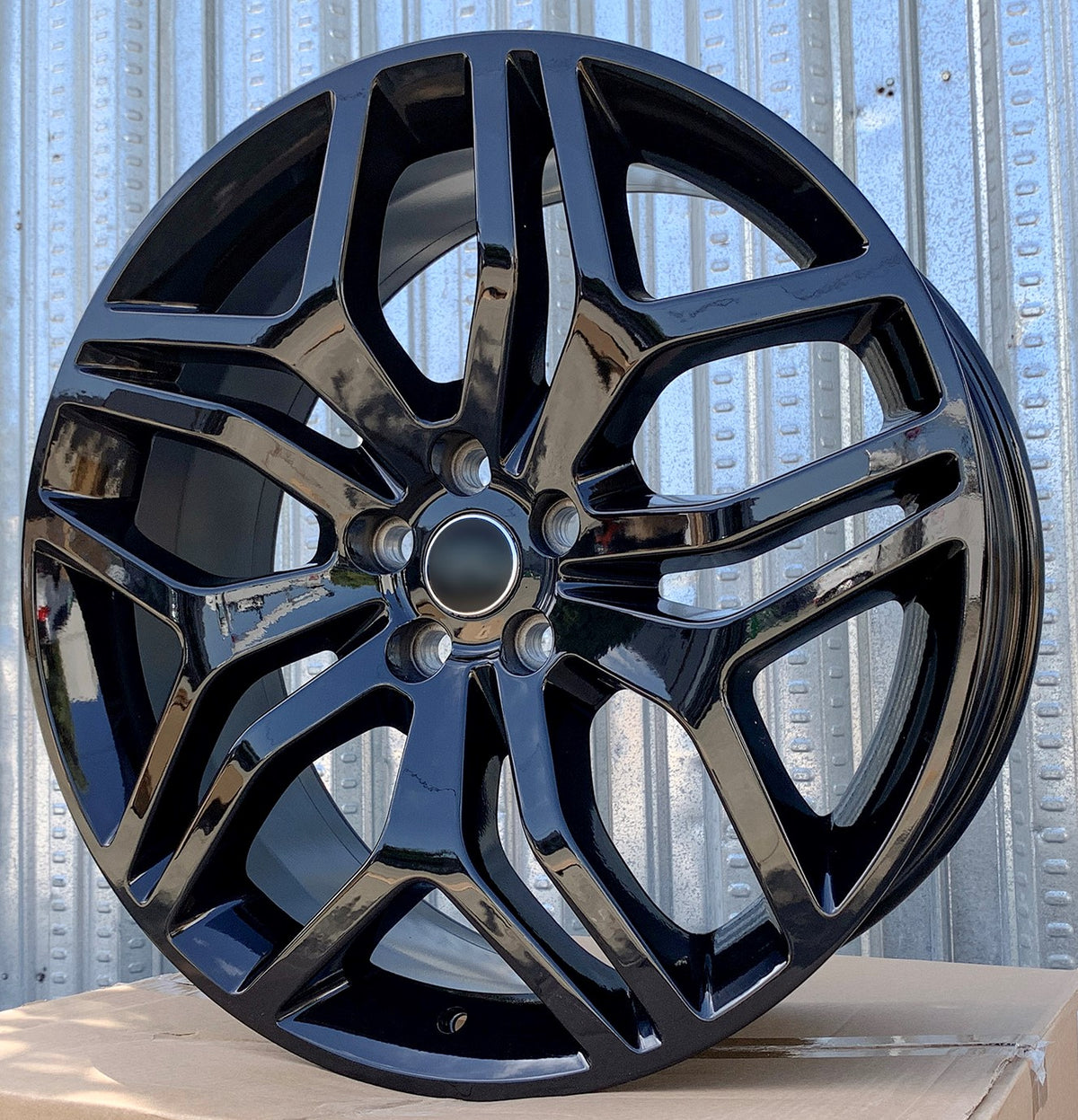 22-inch gloss black Sport Style wheels by OE Style Wheels for Range Rover Evoque S, SE, and Velar S and SE models.