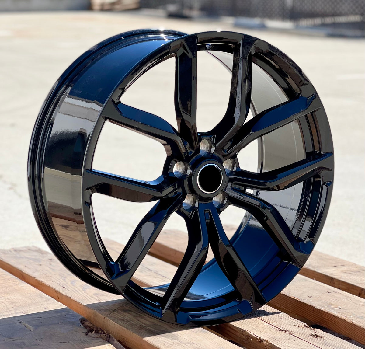 Set of four OE Style Wheels 22-inch SVR gloss black rims for Range Rover Defender, Discovery, LR3, LR4, HSE Sport, and Autobiography.
