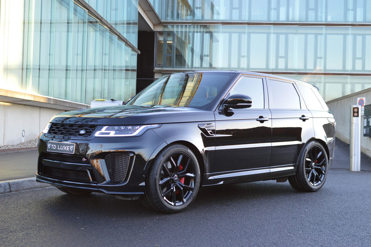 Set of four OE Style Wheels 22-inch SVR style gloss black rims for Range Rover Defender, Discovery, LR3, LR4, HSE Sport, and SVR models.