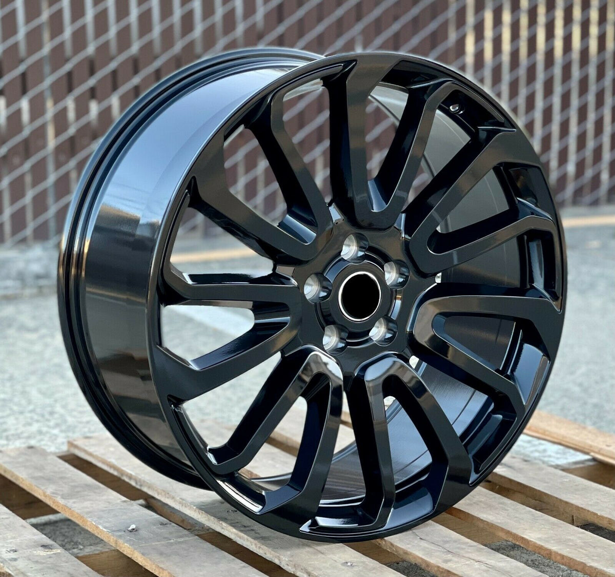 22-inch OE Style Wheels in gloss black, Autobiography style, fitting Range Rover Defender, Discovery, LR3, LR4, HSE, Sport, SVR